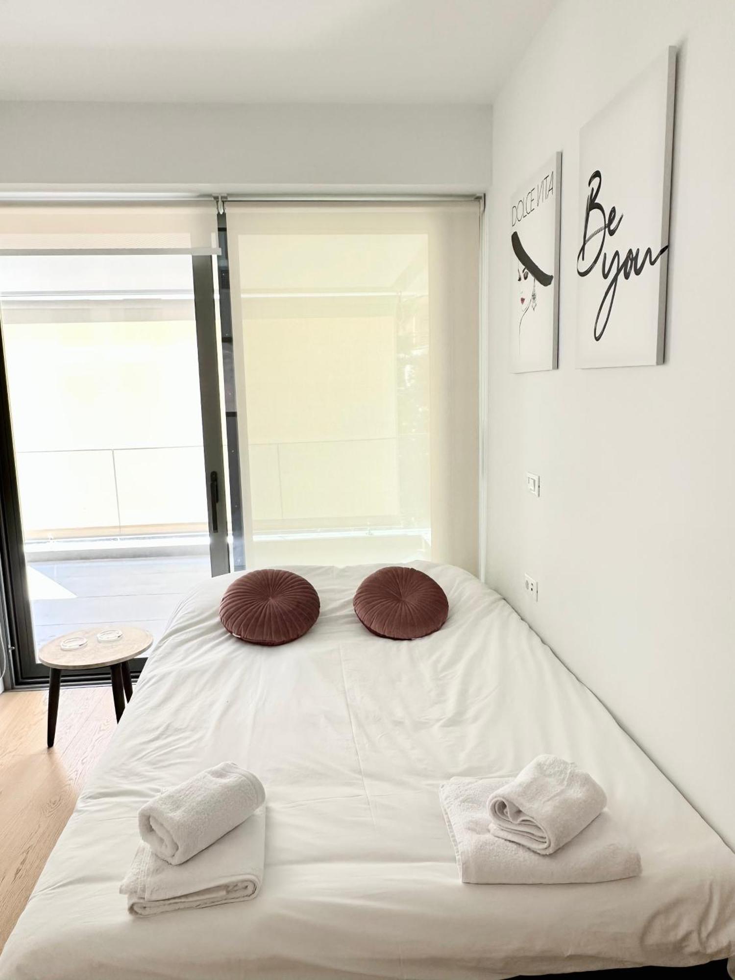 Appartamento Serena At Athens Riviera Vári Esterno foto